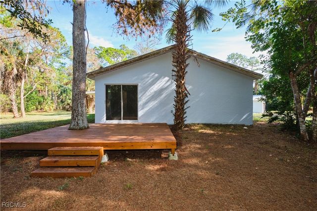 221 18th AVE NW, Naples, FL 34120