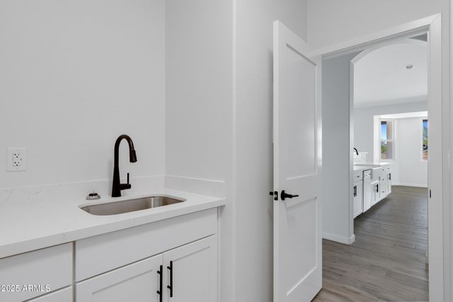 1687 E Creek Canyon Road, Phoenix, AZ 85086