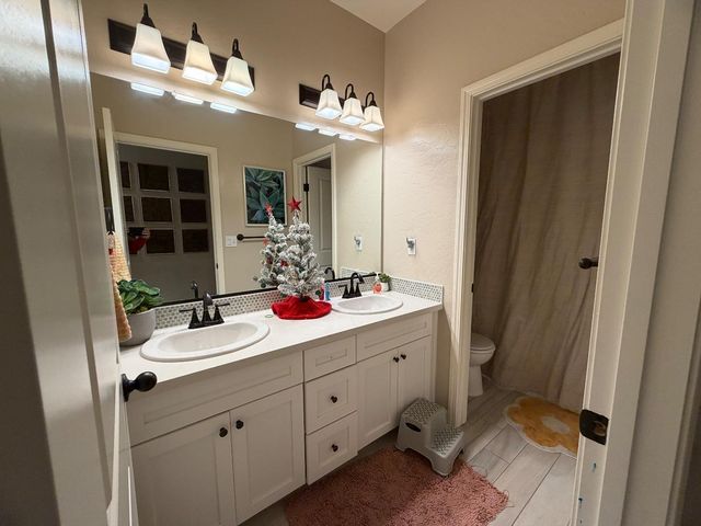 2215 Madeline Drive, Hanford, CA 93230