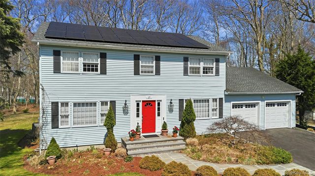17 Quaker Hill Road, Stony Brook, NY 11790