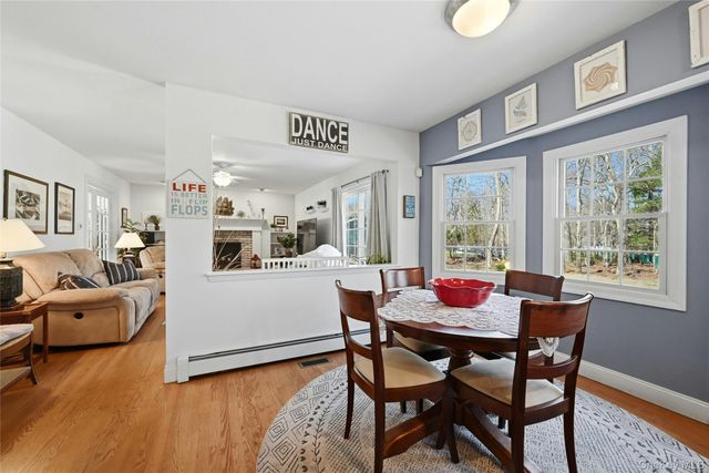17 Quaker Hill Road, Stony Brook, NY 11790