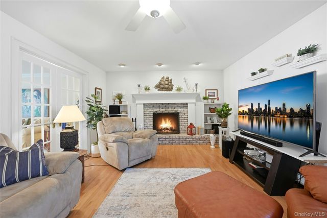 17 Quaker Hill Road, Stony Brook, NY 11790
