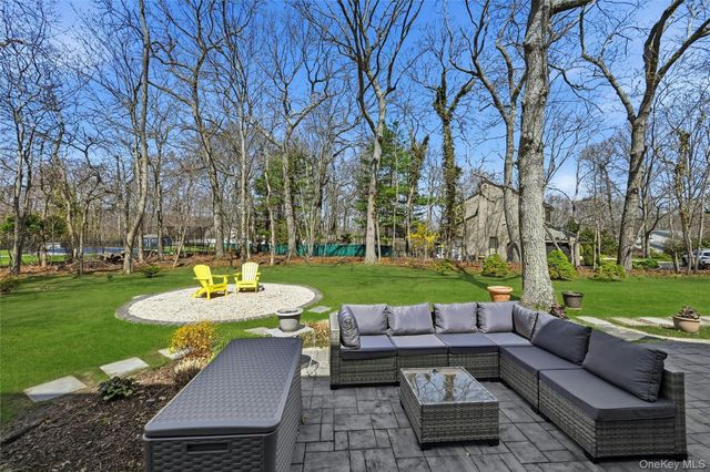 17 Quaker Hill Road, Stony Brook, NY 11790