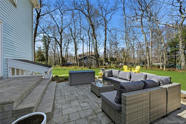 17 Quaker Hill Road, Stony Brook, NY 11790