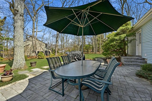 17 Quaker Hill Road, Stony Brook, NY 11790
