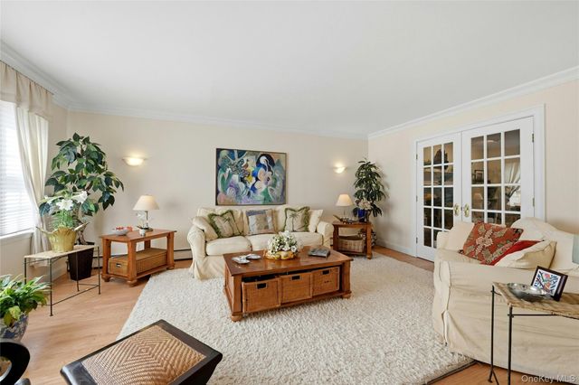 17 Quaker Hill Road, Stony Brook, NY 11790