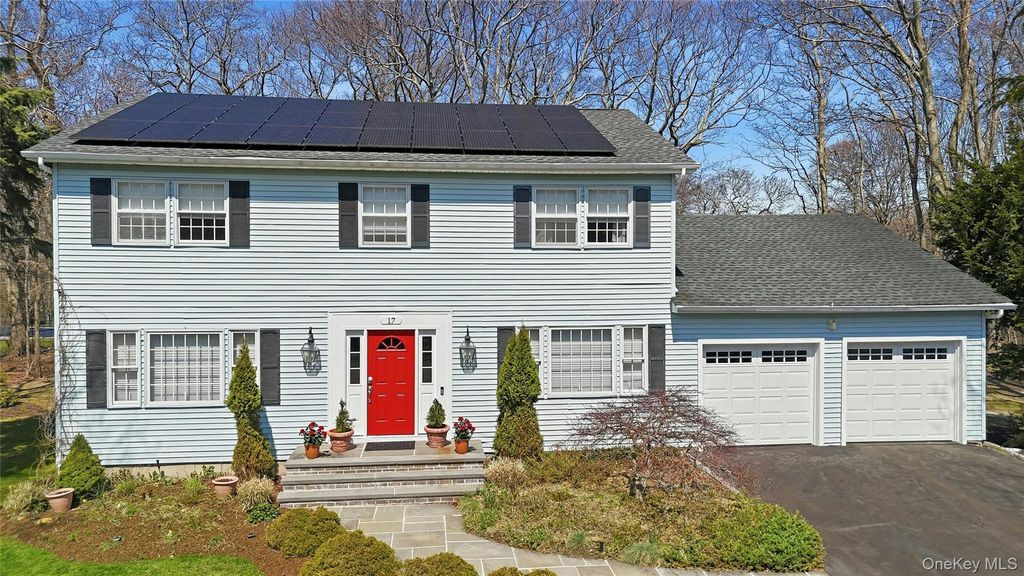 17 Quaker Hill Road, Stony Brook, NY 11790