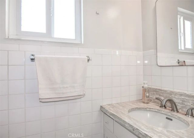 278 Santo Tomas, Costa Mesa, CA 92627