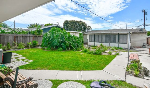 278 Santo Tomas, Costa Mesa, CA 92627