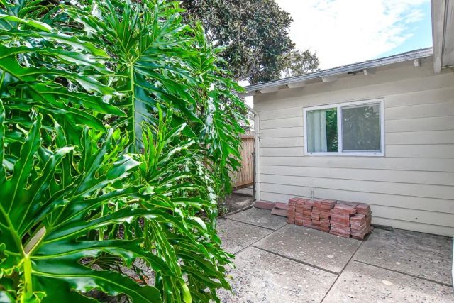 278 Santo Tomas, Costa Mesa, CA 92627