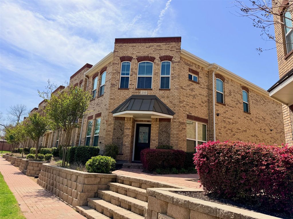 210 Belleville Drive, Lewisville, TX 75057