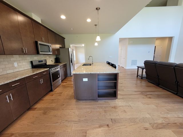 13 Walnut Way 13, Hopkinton, MA 01748