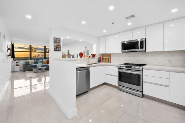 2555 Collins Ave 1106, Miami Beach, FL 33140