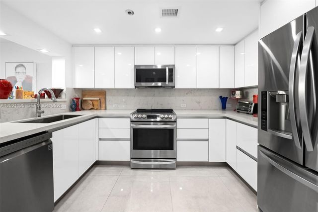 2555 Collins Ave 1106, Miami Beach, FL 33140