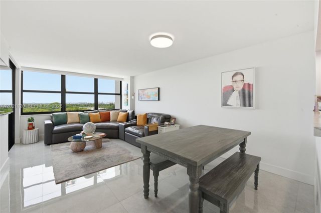 2555 Collins Ave 1106, Miami Beach, FL 33140
