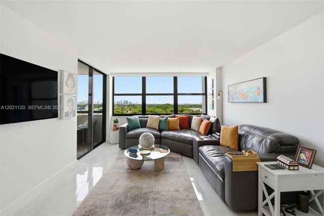2555 Collins Ave 1106, Miami Beach, FL 33140