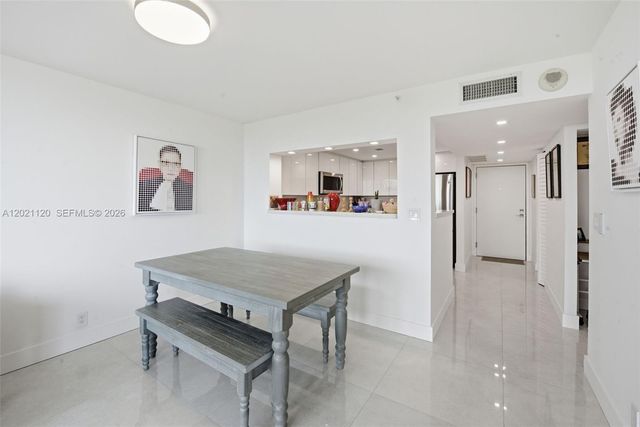 2555 Collins Ave 1106, Miami Beach, FL 33140