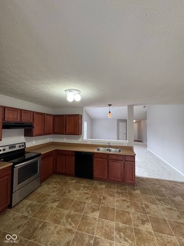 5763 W Deerview Bend, Mccordsville, IN 46055