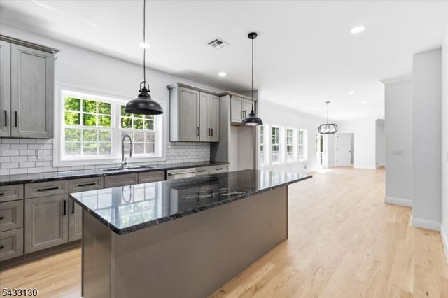 28 King George Rd, Warren Twp., NJ 07059