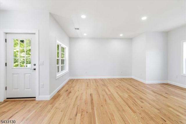 28 King George Rd, Warren Twp., NJ 07059
