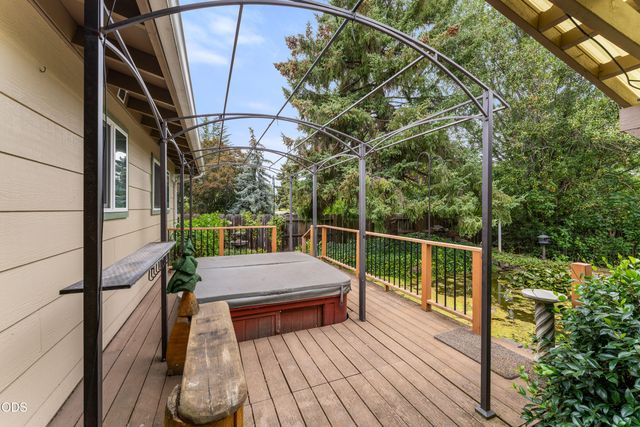 1058 Linda Avenue, Ashland, OR 97520