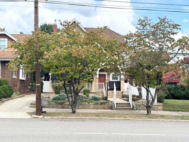 1132 8th Street, Huntington, WV 25701