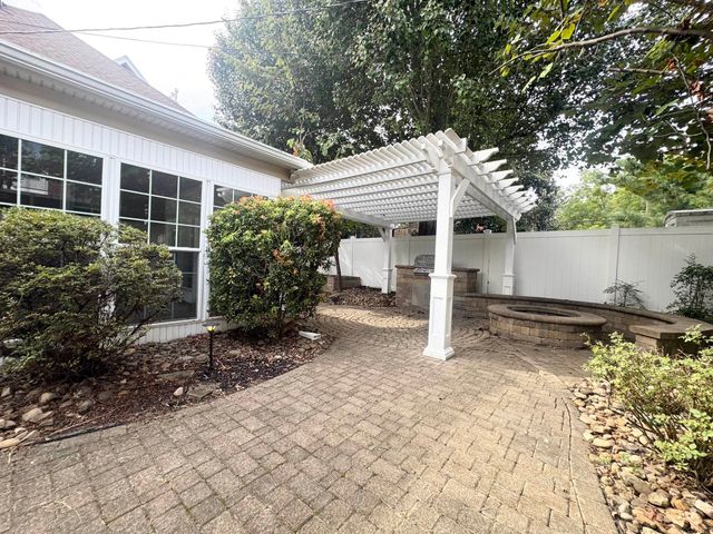 1132 8th Street, Huntington, WV 25701