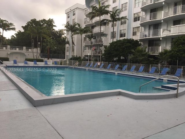 496 NW 165th St Rd D-310, Miami, FL 33169