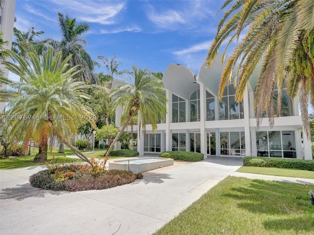 496 NW 165th St Rd D-310, Miami, FL 33169