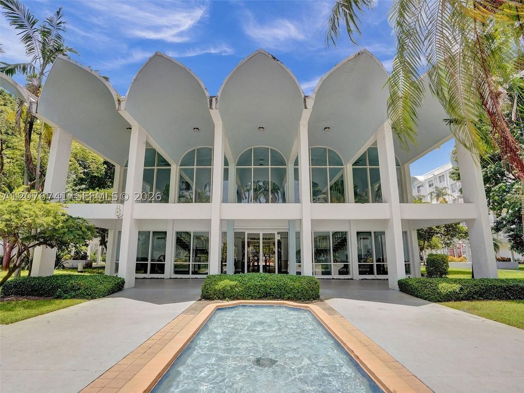 496 NW 165th St Rd D-310, Miami, FL 33169