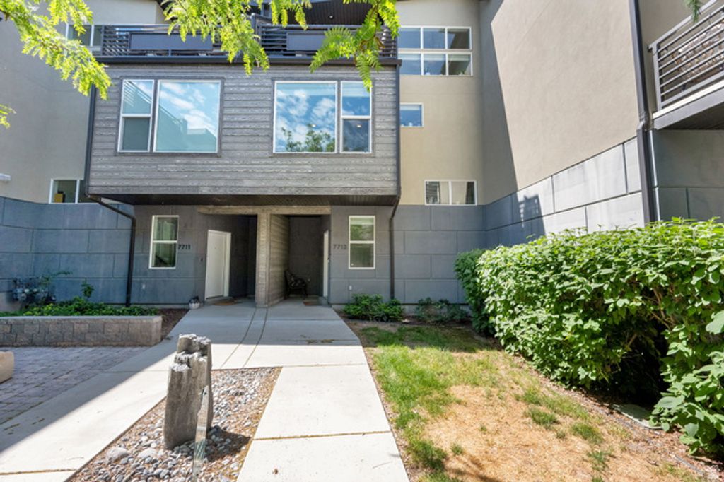 Image 1 of property listing at 7713 S NAVARRO VIEW CT, Midvale, UT 84047