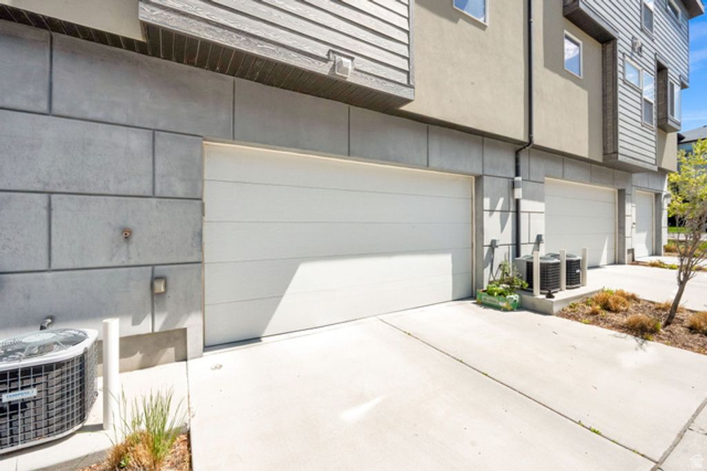 Image 4 of property listing at 7713 S NAVARRO VIEW CT, Midvale, UT 84047