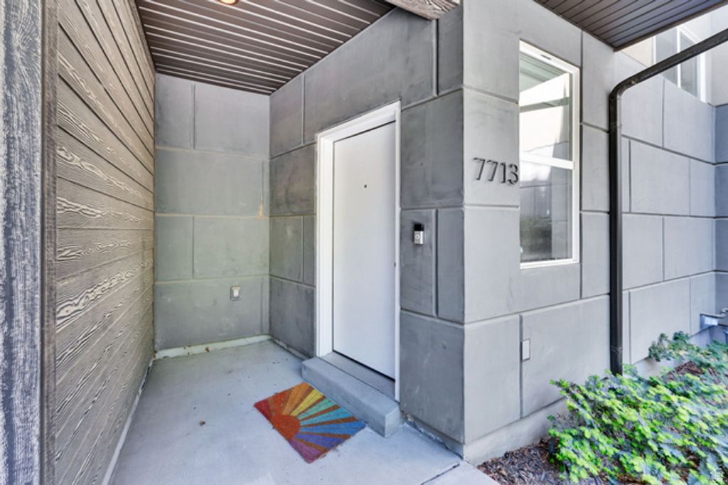 Image 5 of property listing at 7713 S NAVARRO VIEW CT, Midvale, UT 84047