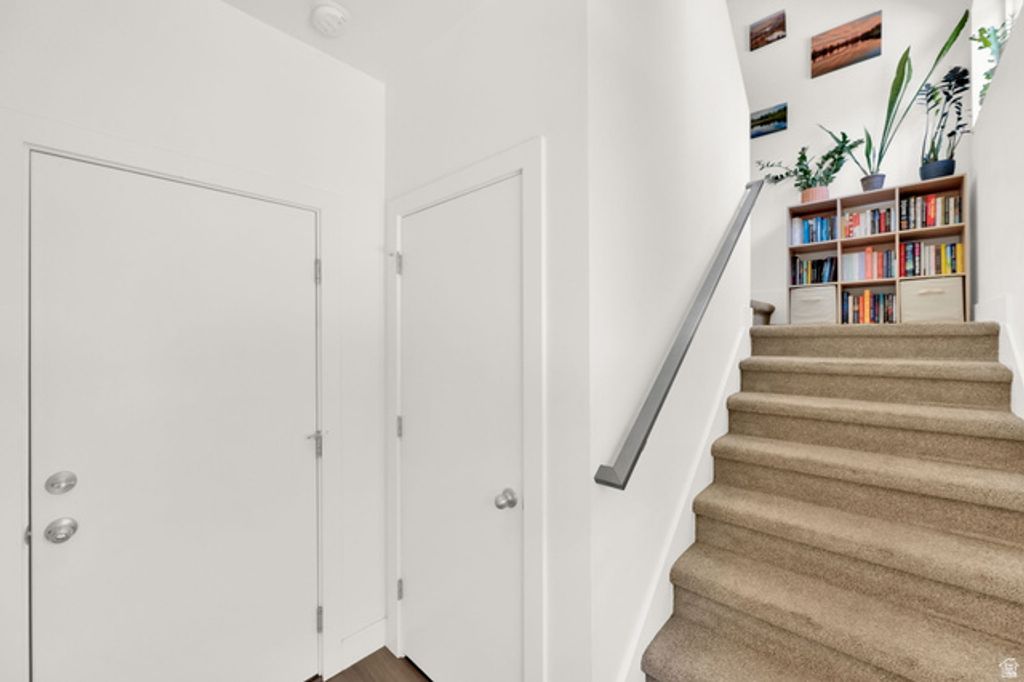 Image 6 of property listing at 7713 S NAVARRO VIEW CT, Midvale, UT 84047