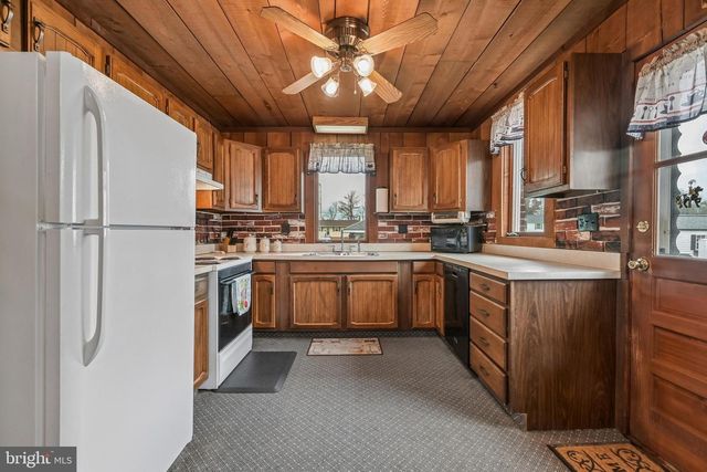 119 E BROAD ST, Gibbstown, NJ 08027
