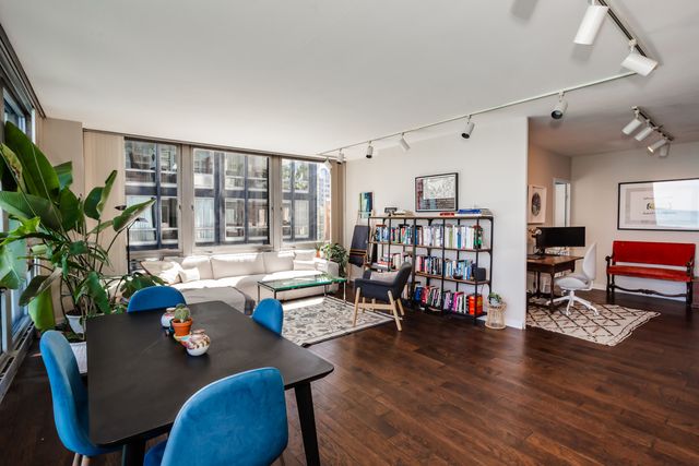 880 N LAKE SHORE Drive 17D, Chicago, IL 60611