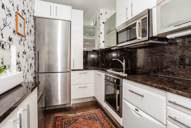 880 N LAKE SHORE Drive 17D, Chicago, IL 60611