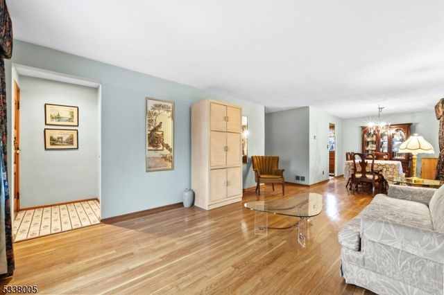 2848 N Stiles St, Linden City, NJ 07036