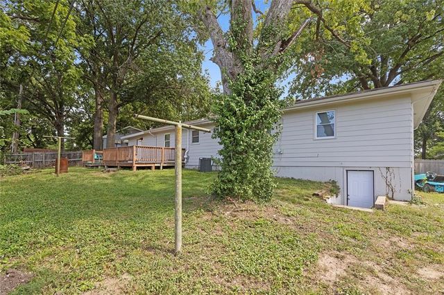 24 Virginia Drive, Liberty, MO 64068
