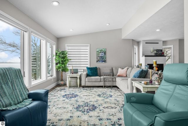 609 Lake Shore Drive, Cadillac, MI 49601