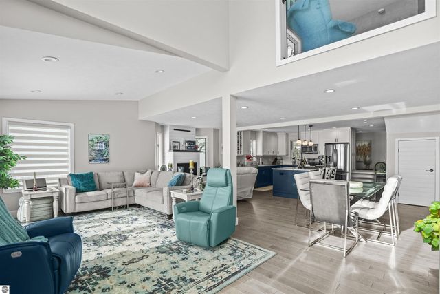 609 Lake Shore Drive, Cadillac, MI 49601