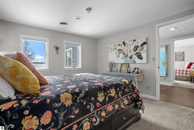 609 Lake Shore Drive, Cadillac, MI 49601