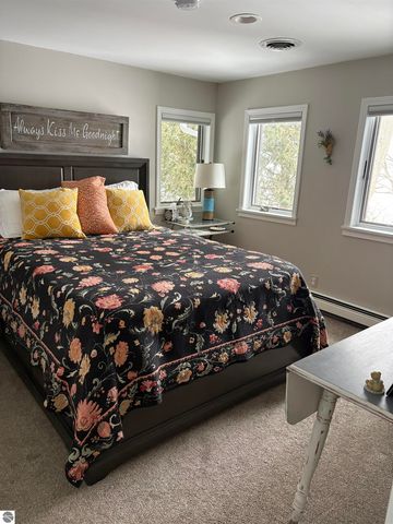 609 Lake Shore Drive, Cadillac, MI 49601