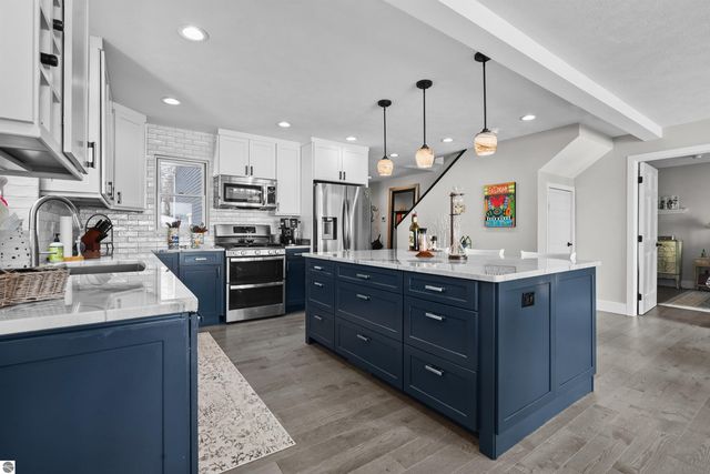 609 Lake Shore Drive, Cadillac, MI 49601