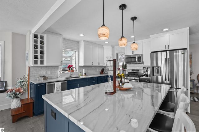 609 Lake Shore Drive, Cadillac, MI 49601