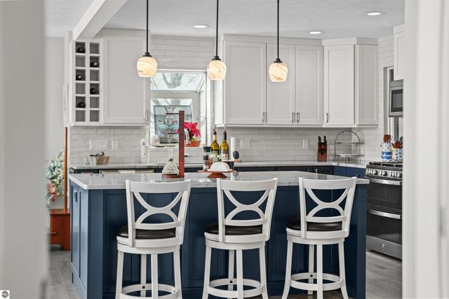 609 Lake Shore Drive, Cadillac, MI 49601