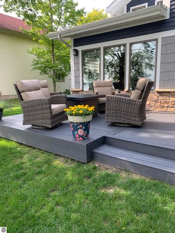 609 Lake Shore Drive, Cadillac, MI 49601