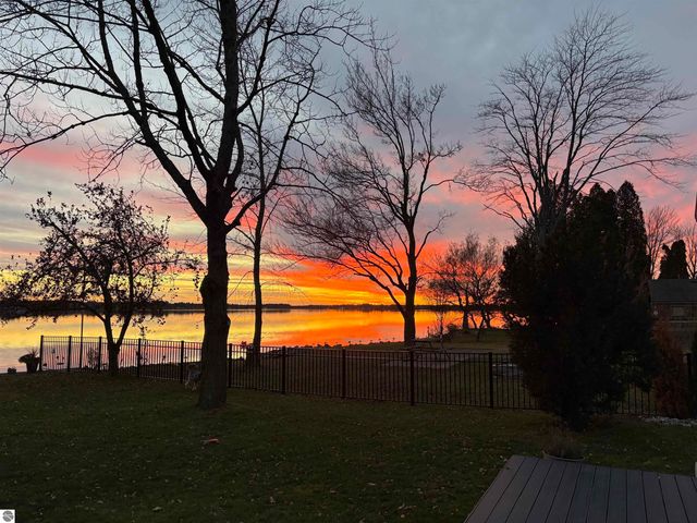 609 Lake Shore Drive, Cadillac, MI 49601