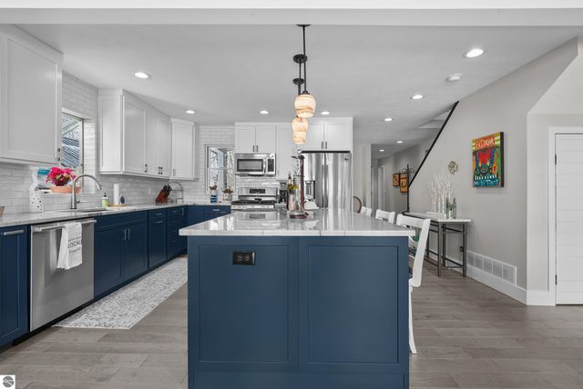 609 Lake Shore Drive, Cadillac, MI 49601