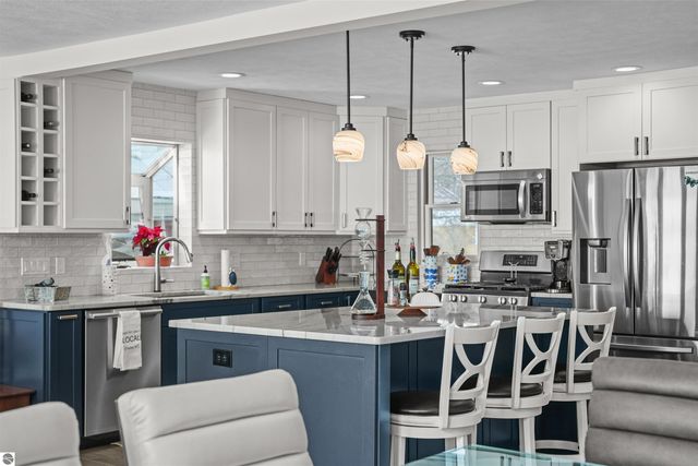 609 Lake Shore Drive, Cadillac, MI 49601